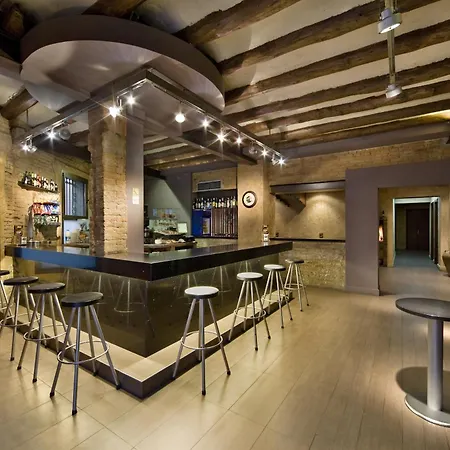Jardi Hotel